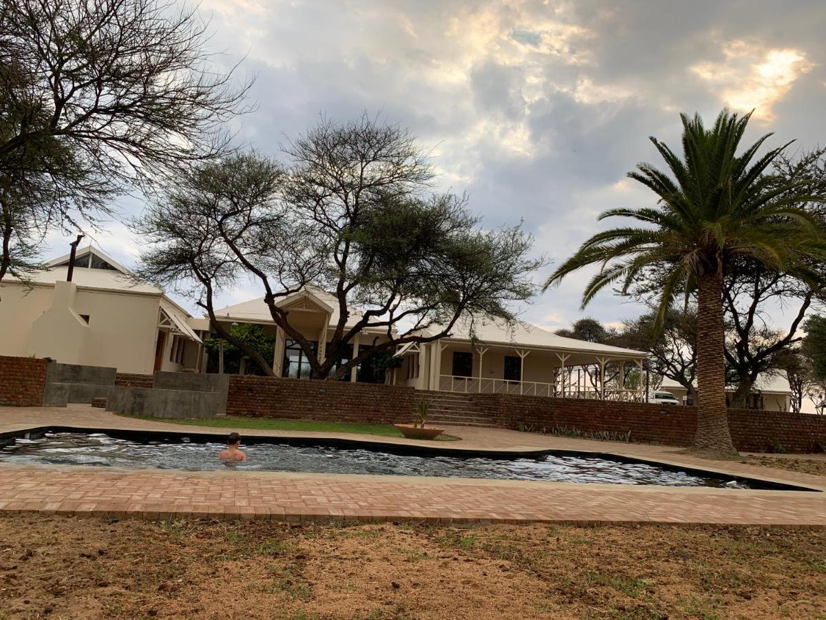 Otjibamba Lodge โอชิวารองโก ภายนอก รูปภาพ