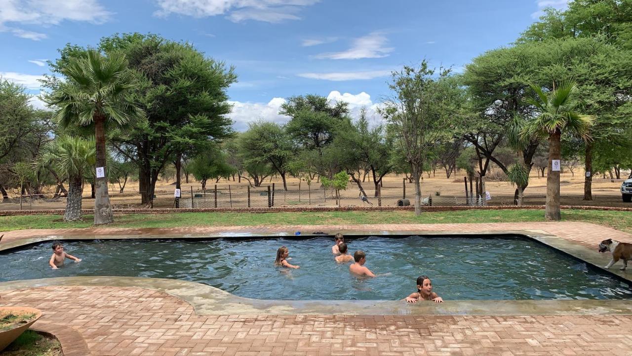 Otjibamba Lodge โอชิวารองโก ภายนอก รูปภาพ