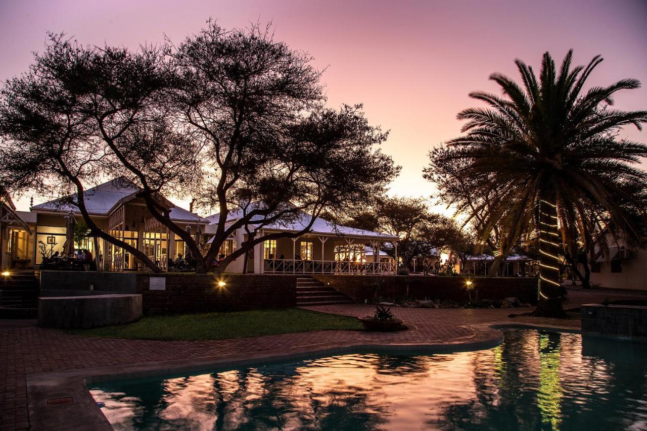 Otjibamba Lodge โอชิวารองโก ภายนอก รูปภาพ
