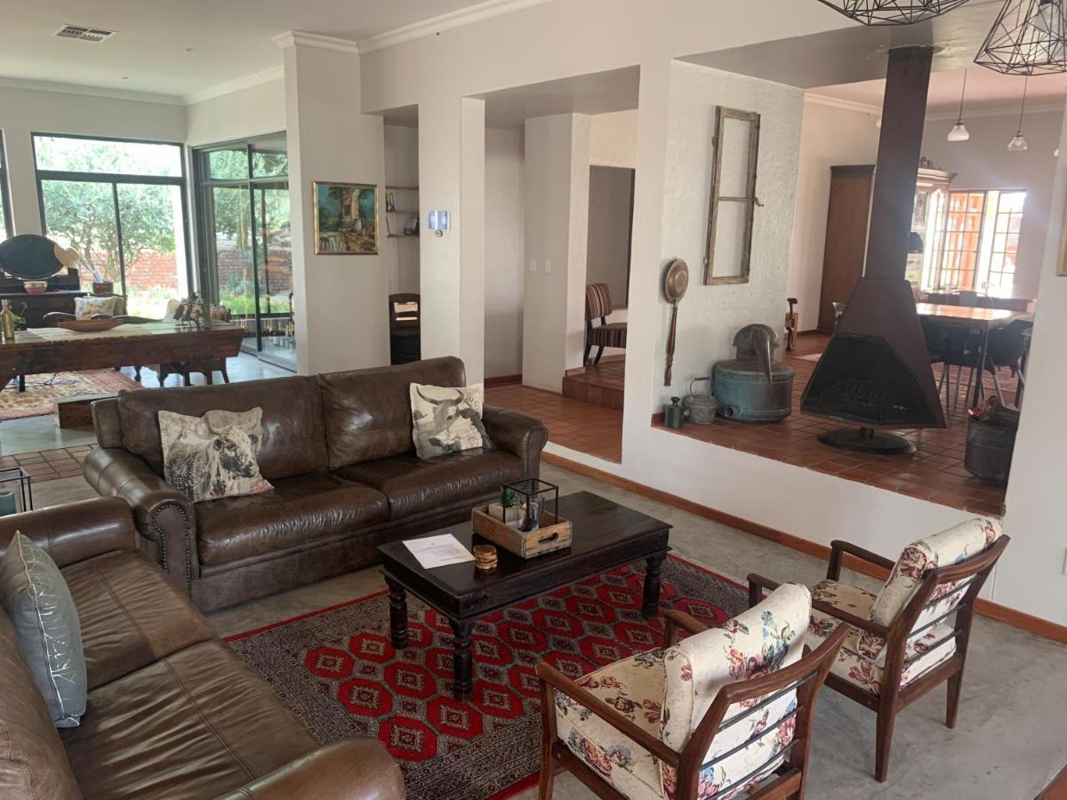 Otjibamba Lodge โอชิวารองโก ภายนอก รูปภาพ