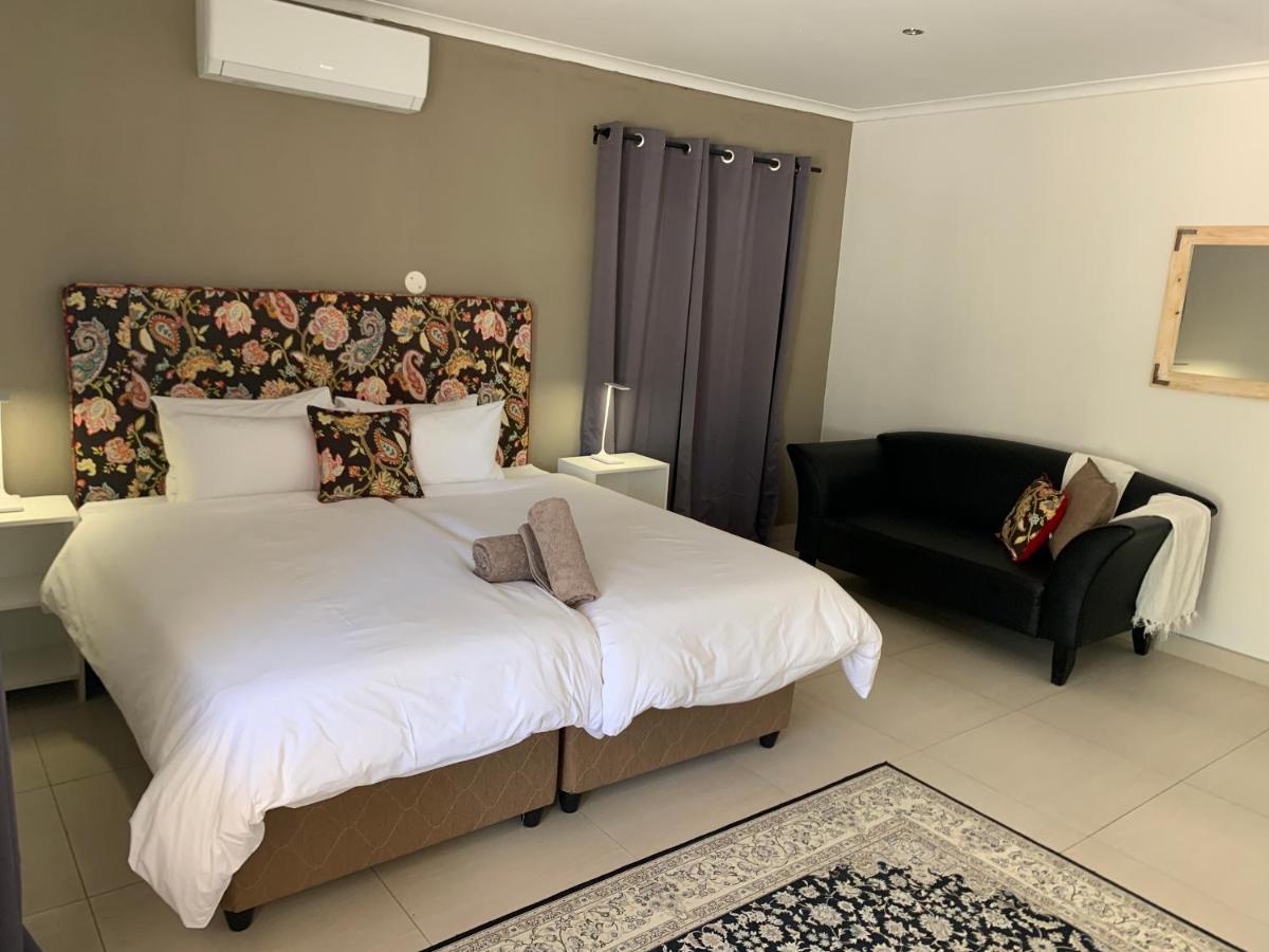 Otjibamba Lodge โอชิวารองโก ภายนอก รูปภาพ
